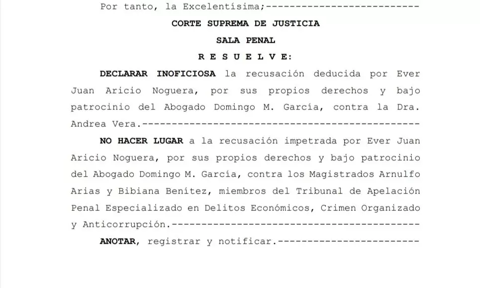 Resoluci�n de la Corte.