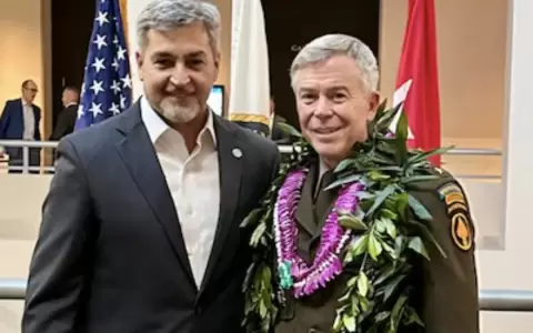 Mario Abdo Ben�tez visita a militares en Estados Unidos.