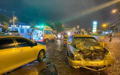 Dos personas mueren en accidente luego de viajar para asistir al nacimiento de su primer nieto