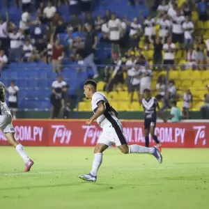 Olimpia se saca las ganas ante Sportivo Ameliano con una remontada sobre el final