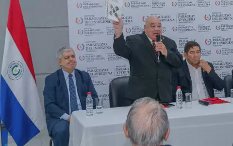 Enrique Riera, ministro del Inteiror; Hugo Samiengo,nuevo director del INDI y Juan Ram�n Benegas, director saliente.