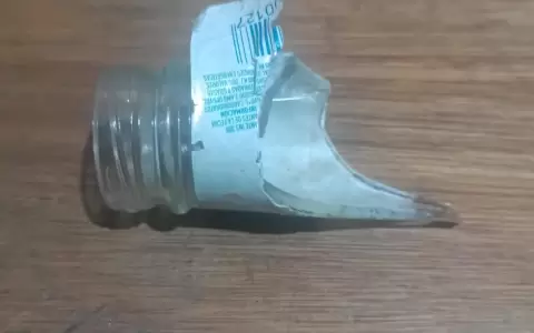 Atacaron a chofer con una botella rota.