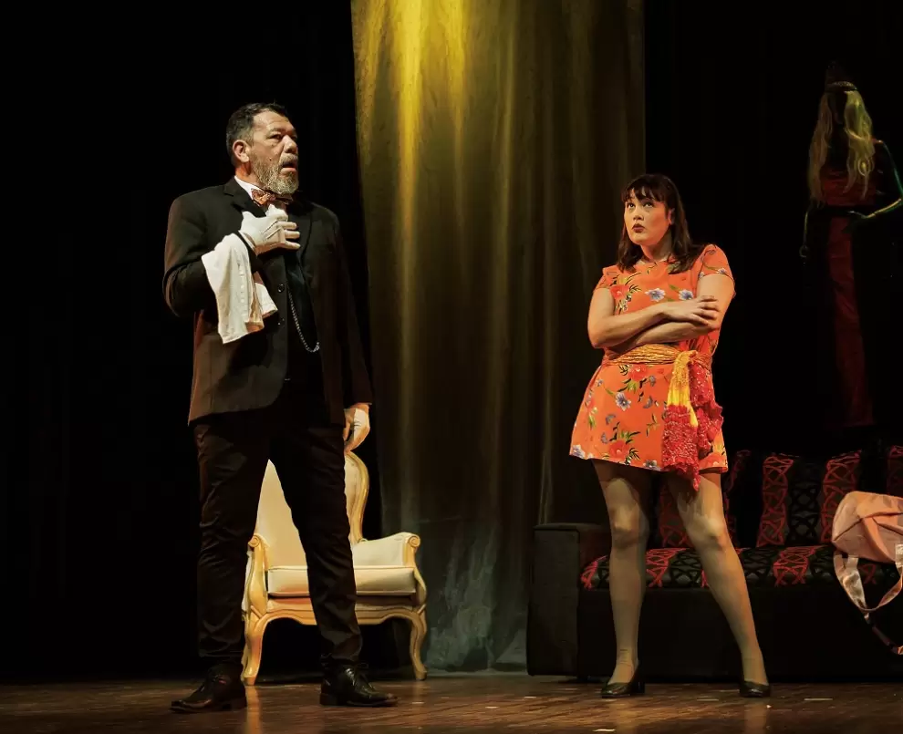 Puesta en escena de la obra "Domesticadas. El origen", dirigida por Nelson de Santaní. (foto: Dani González)