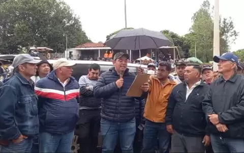 Ca�icultores aceptan propuesta del gobierno y levantan cierre de rutas.