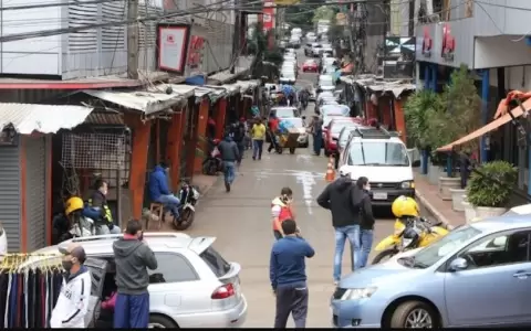 Delincuentes manejaban los movimientos de la joven antes de cometer el asalto.