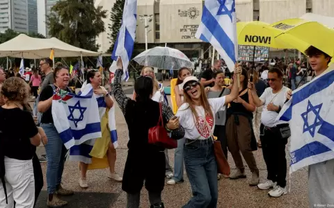 J�bilo en las calles de Tel Aviv tras darse a conocer el acuerdo de alto el fuego.