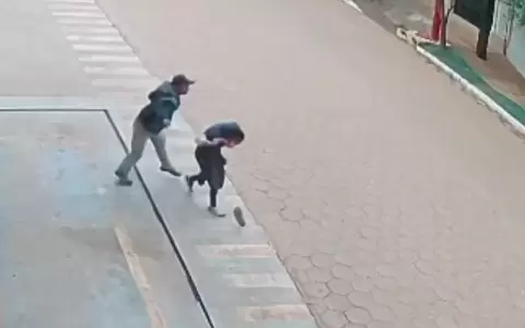 Momento del ataque captado por c�maras de seguridad.