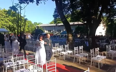 Transmisi�n en vivo del casamiento comunitario en Thompson: m�s de 116 parejas unidas por el amor y la fe.