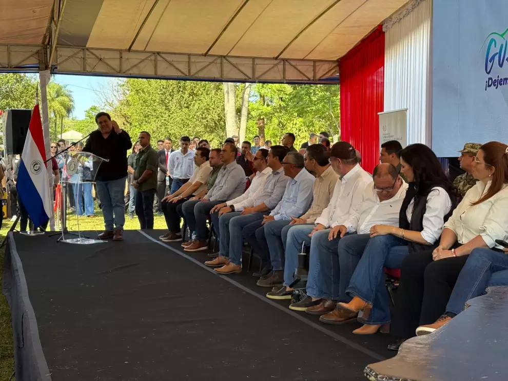 Santiago Peña en jornada de gobierno.