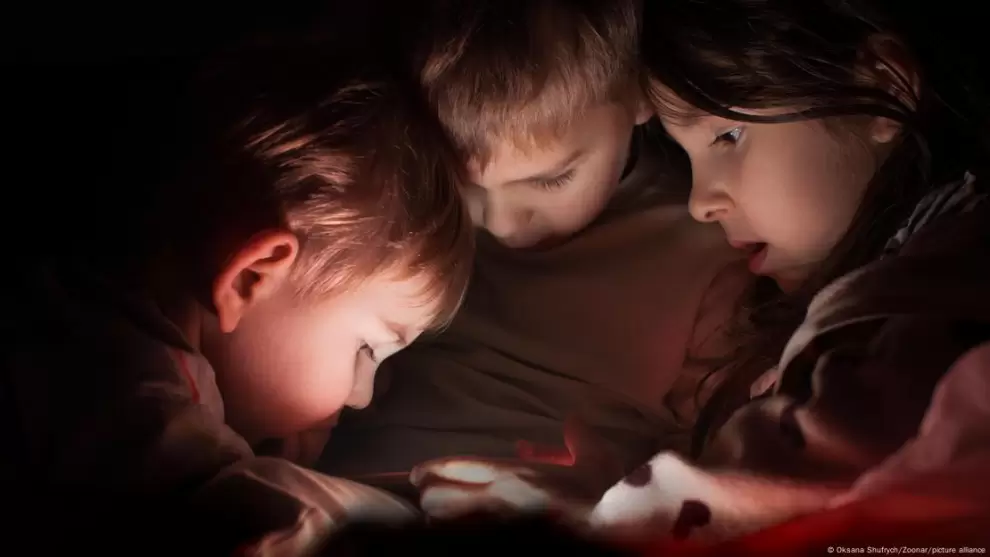 Las consecuencias de IA generativa en el desarrollo infantil siguen siendo una incógnita mientras la innovación avanza más rápido que las protecciones