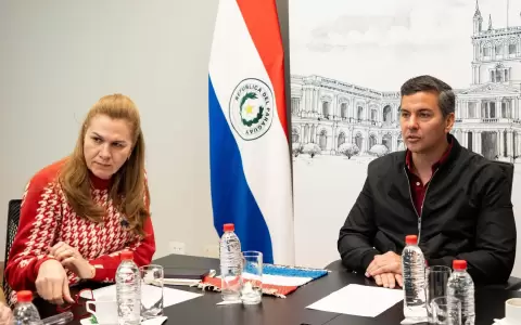 Ministra de Salud, Teresa Bar�n, y el presidente Santiago Pe�a.