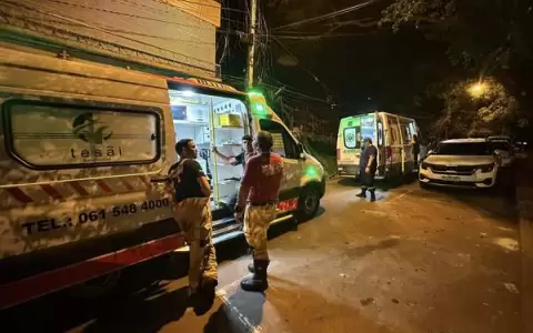 Agentes forenses inspeccionan el edificio Castillo de Diamante, donde ocurri� la tragedia en Ciudad del Este.