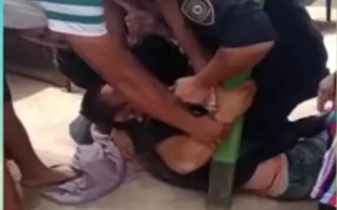 Familiares denuncian violencia policial durante operativo en el Ba�ado Sur.