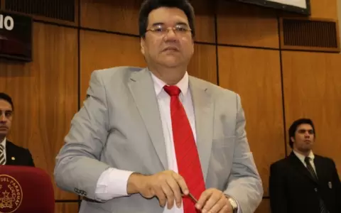 Julio C�sar Vel�zquez Tilleria.