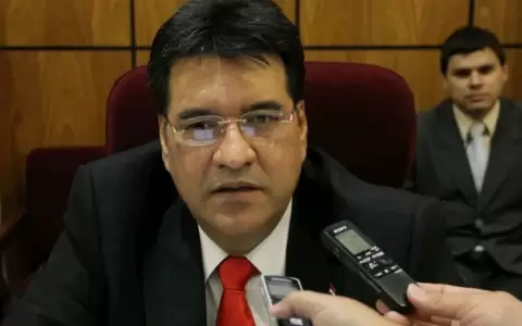 Julio C�sar Vel�zquez Tilleria.