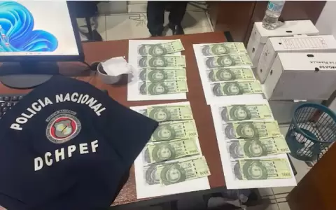 La fiscal�a fue allanada tras una entrega vigilada por supuesto pedido de coima.
