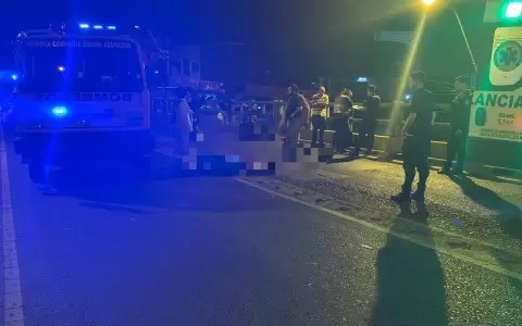 Escena del accidente fatal sobre el viaducto de Rep�blica Argentina, donde un motociclista perdi� la vida.