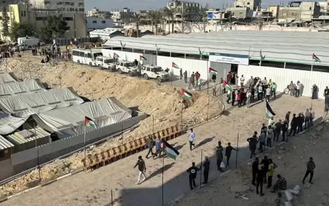 El hospital Nasser recibi� la v�spera tambi�n a prisioneros palestinos liberados por Israel, a cambio de los rehenes israel�es liberados por Ham�s.