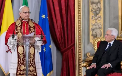 El Papa junto al presidente italiano Mattarella en el Quirinal