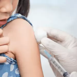 Salud aplica casi 700 dosis de vacuna contra el sarampión en distritos de Central