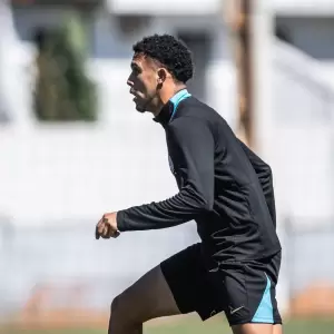 Olimpia: �l�nea de 3 zagueros para el Supercl�sico?