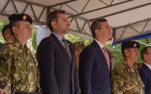 Asumi� este jueves Julio Sosa Flor al frente del Regimiento Escolta Presidencial.