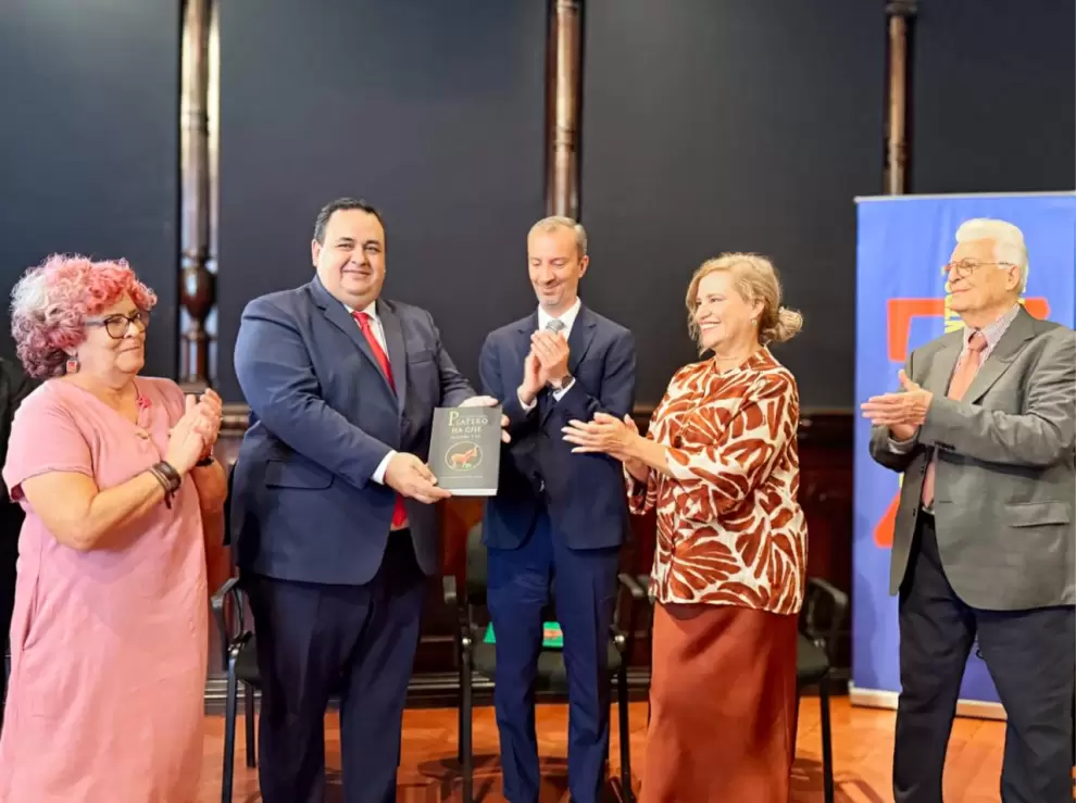 Acto de entrega del libro.