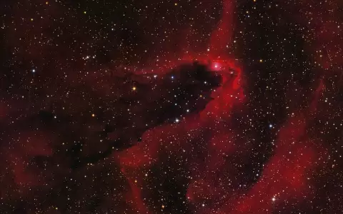 La nebulosa de la Torre Oscura, en la constelaci�n austral de Escorpio.