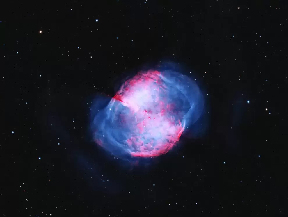 M27, la Nebulosa Dumbbell en Vulpecula (HOORGB). (Astrofotografía de Pedro Acosta)