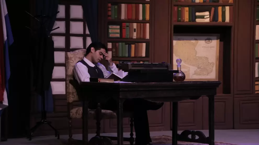 Puesta en escena de "Eligio Ayala. La muerte del pensador de Rodin", dirigida por Walter Mers. Cortes�a