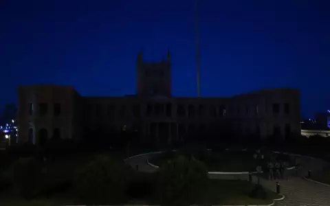 Palacio de gobierno a oscuras, campa�a octubre rosa.
