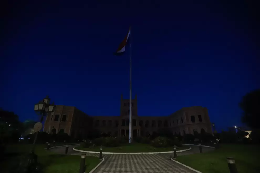 Palacio de gobierno a oscuras, campa�a octubre rosa.