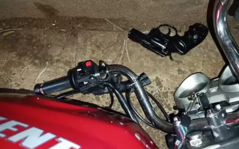 El arma y la pistola que se encontr� tras la persecuci�n.