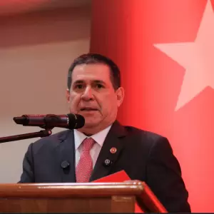 Horacio Cartes fue internado de urgencia en un sanatorio privado de Asunci�n