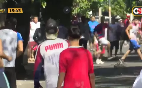 Hinchas azulgranas se enfrentaron en plena calle en la previa del duelo ante Olimpia.