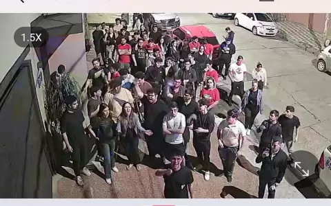 C�mara de seguridad captaron el momento que lleg� la turba de personas.