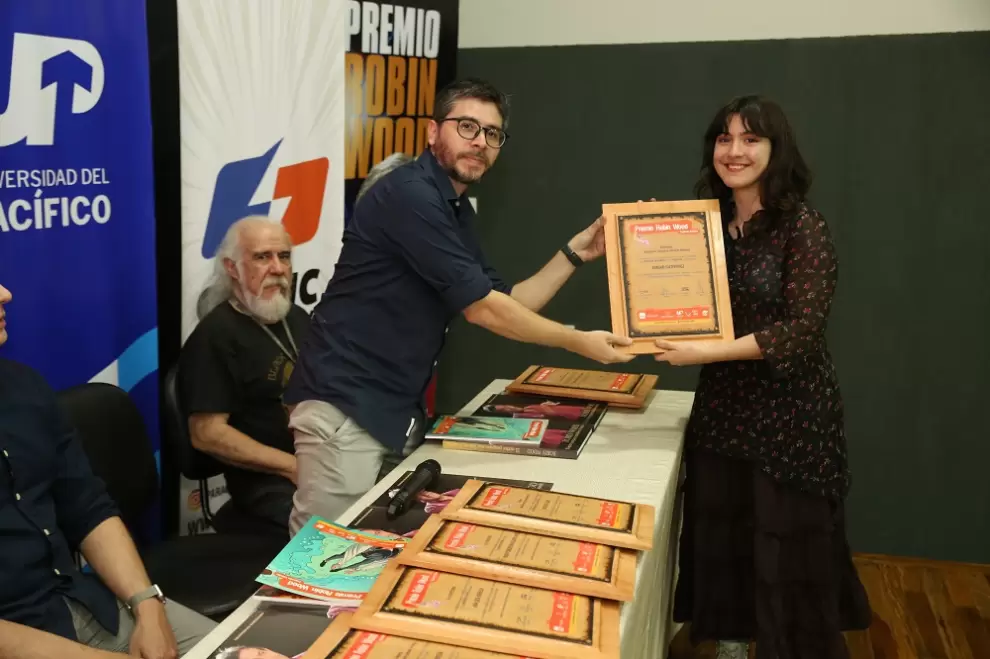 Ámbar Gutiérrez distinguida por su obra "El caballero y su grimorio". Cortesía