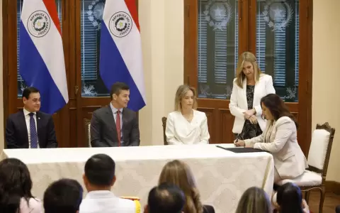 Momento del juramento de la Ministra de la Mujer.