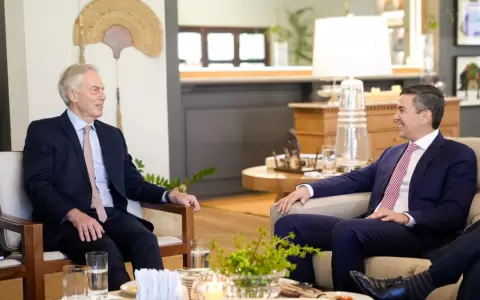 Exprimer ministro brit�nico Tony Blair en la residencia presidencial, donde fue recibido por Santiago Pe�a.