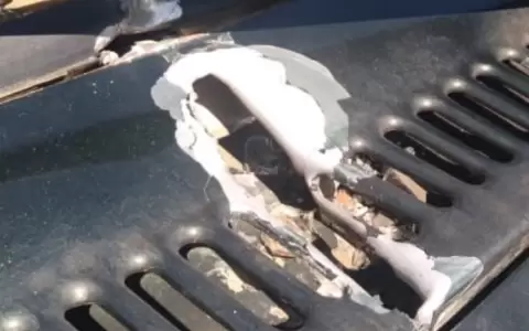 El veh�culo blindado fue atacado por hombres armados en el puente R�o Monday.