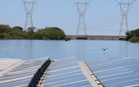 Planta Solar Flotante de Itaip�, instalada en el embalse de la Central Hidroel�ctrica, en Hernandarias.