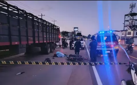 La motocicleta qued� destrozada tras el fuerte impacto ocurrido en Piquete Cu�, Limpio.