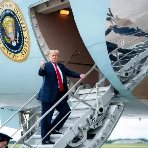 El avi�n de Trump llega a Suiza con varias horas de retraso tras un problema "menor" en el Air Force One