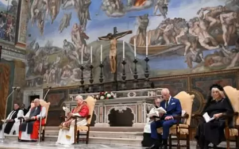 El papa Le�n XIV recibi� al rey Carlos III y la reina Camila.