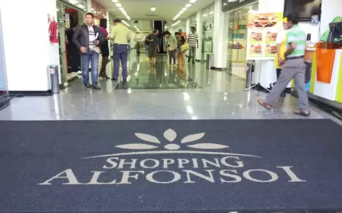 El menor fue hallado sano y salvo dentro del shopping por personal de seguridad.