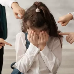 Padres de alumna trans denuncian discriminación en un colegio de Fernando de la Mora