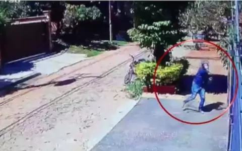 La fiscal Sonia Sanguin�s encabez� el allanamiento donde fue detenido el sospechoso del ataque al periodista An�bal Ben�tez.