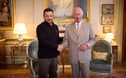 Volodimir Zelenski y el rey Carlos III.