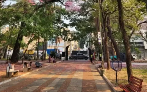 Asunci�n desde la Plaza Uruguaya.