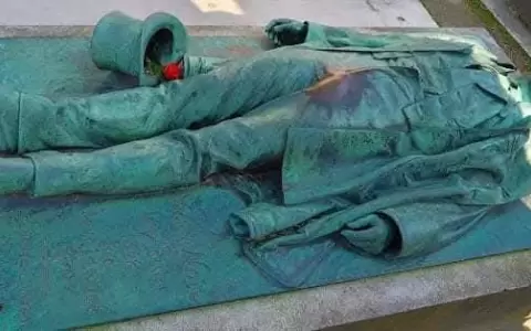 La tumba de Victor Noir.